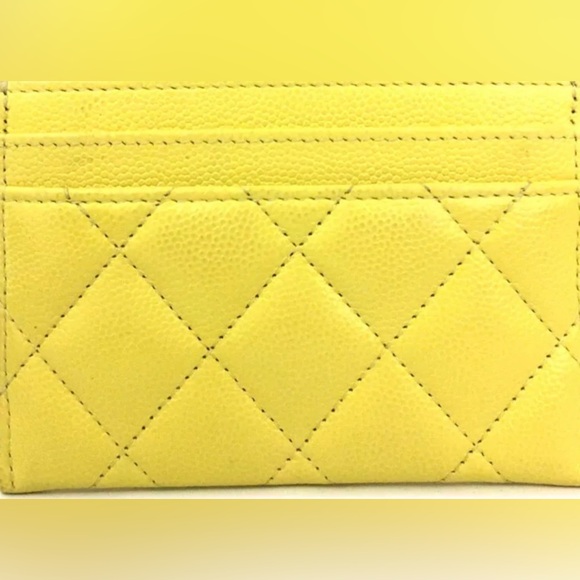 CHANEL Limited Edition Yellow Quilted Card Wallet - Picture 4 of 10